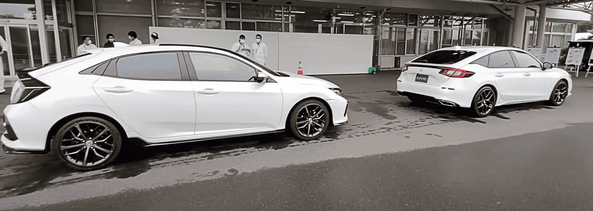 11th Gen Honda Civic 2022 Civic Hatchback looks great in Platinum White with black trim 11thvs10hb3