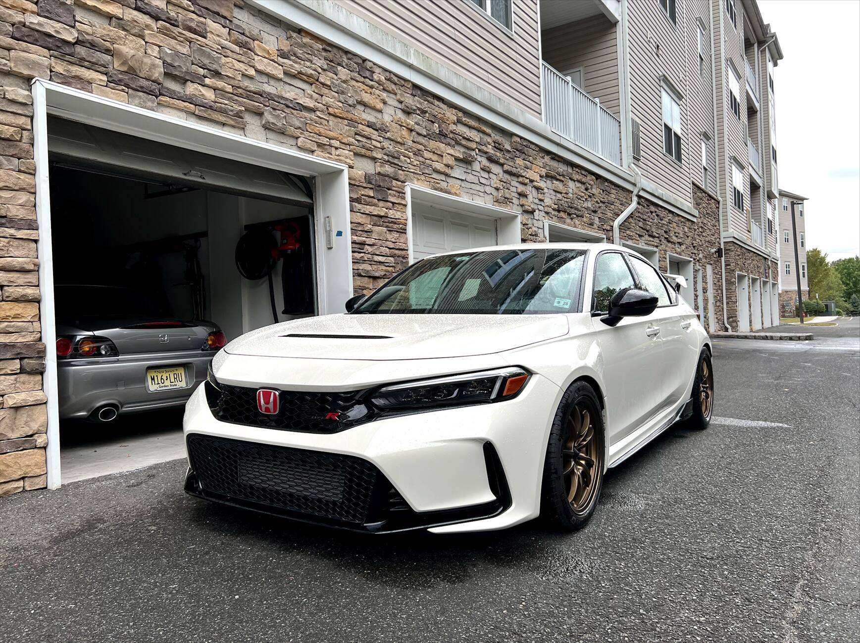 11th Gen Honda Civic Official CHAMPIONSHIP WHITE FL5 Type R Photos Thread 1727184571874-hv