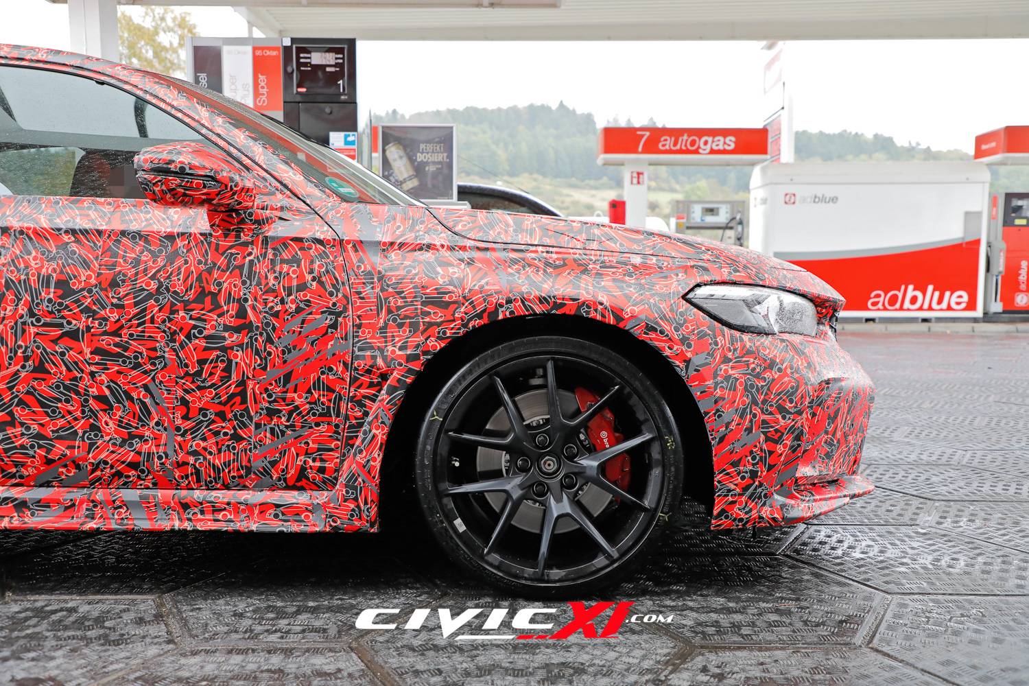 11th Gen Honda Civic ? 2022 Civic Type R Spied Inside & Out (First Interior Shots)! 265/30/19 tires revealed. 2022-civic-type-r-spied-interior-first-look-exterior-closeups-19