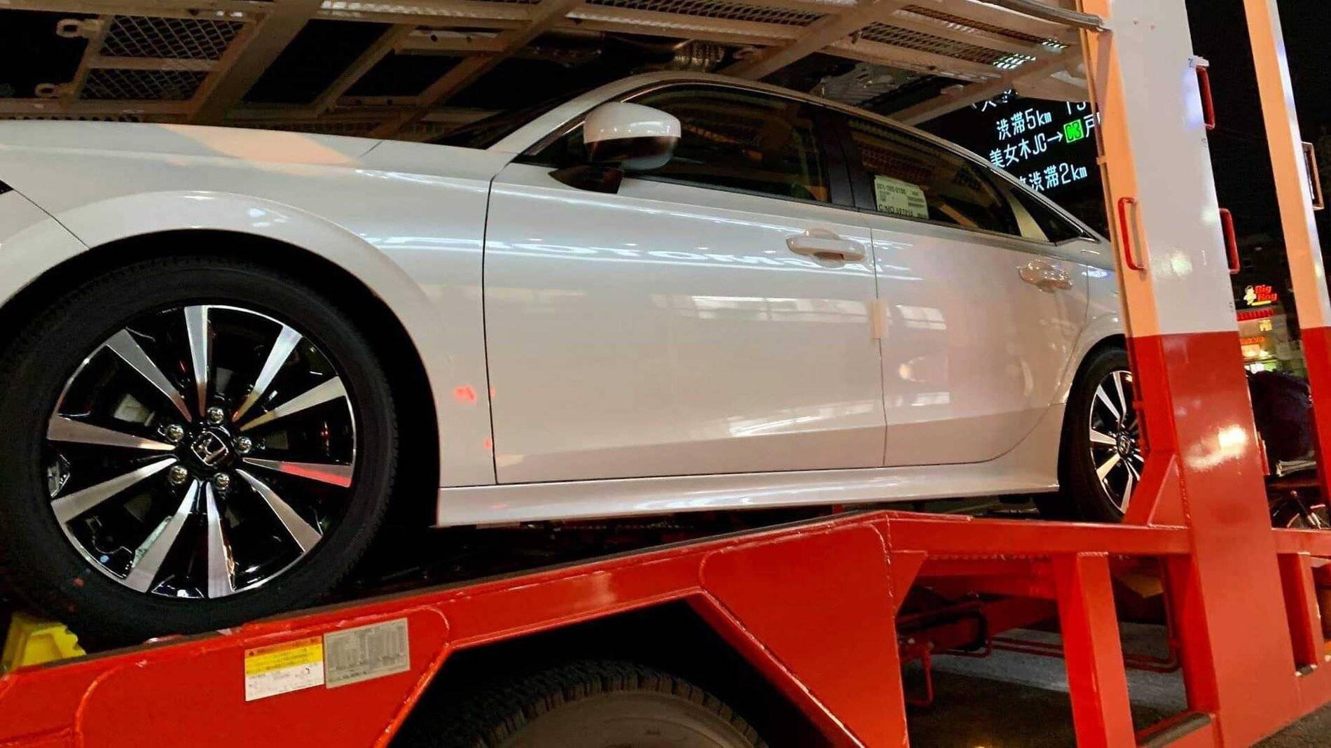11th Gen Honda Civic Spied: 2022 Civic Sedan in Platinum White and Lunar Silver (US Spec) 2022 Honda Civic Sedan White 1