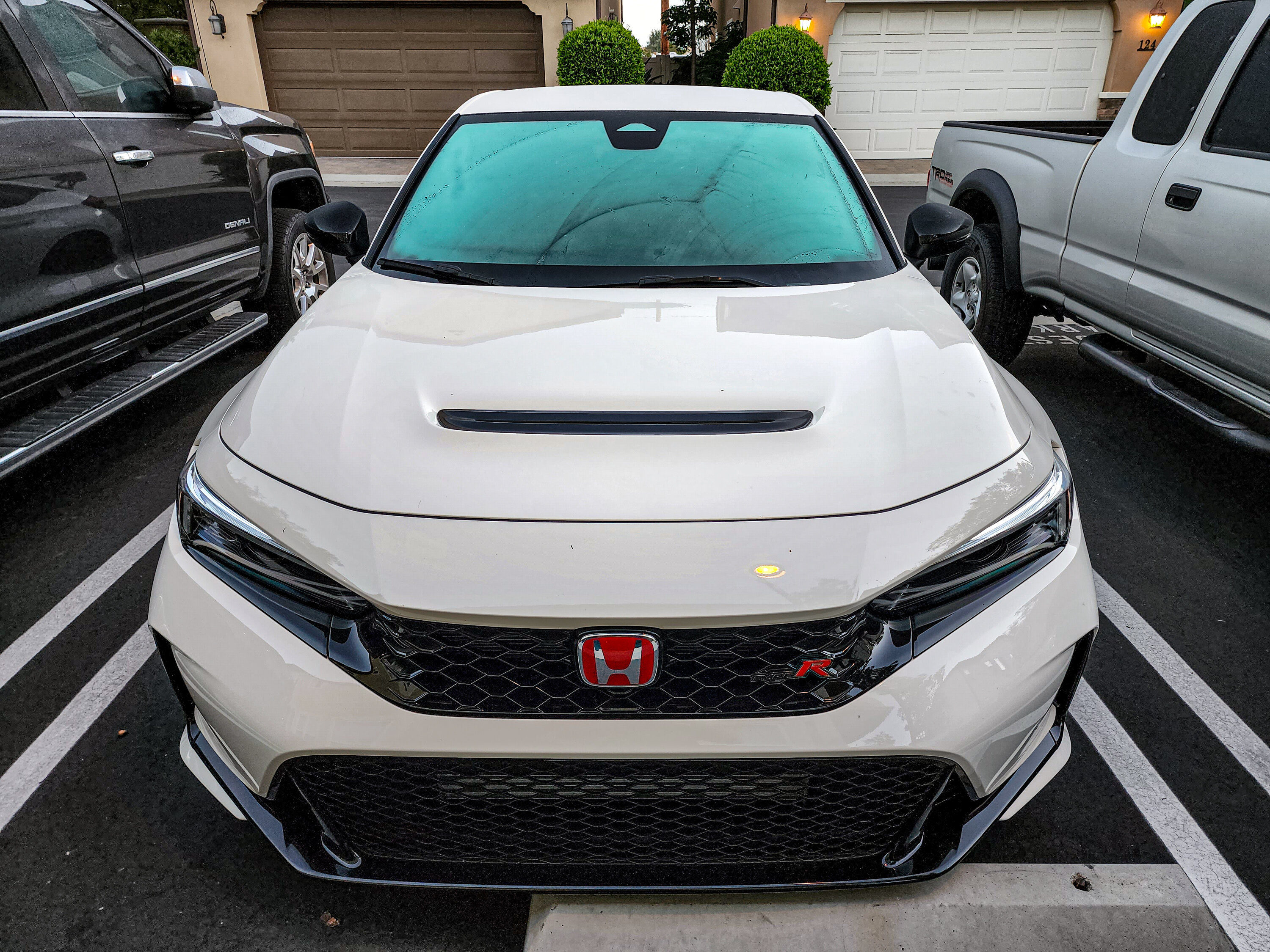 11th Gen Honda Civic 2023 Civic Type R Parked up in Championship White (California) 20220814_061526