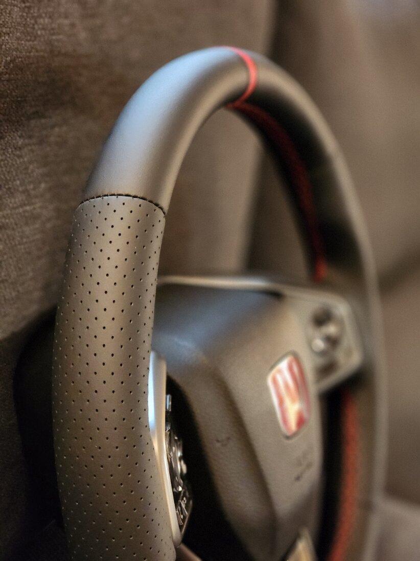 11th Gen Honda Civic Armrest Issue, burnt?? 20230615_140521