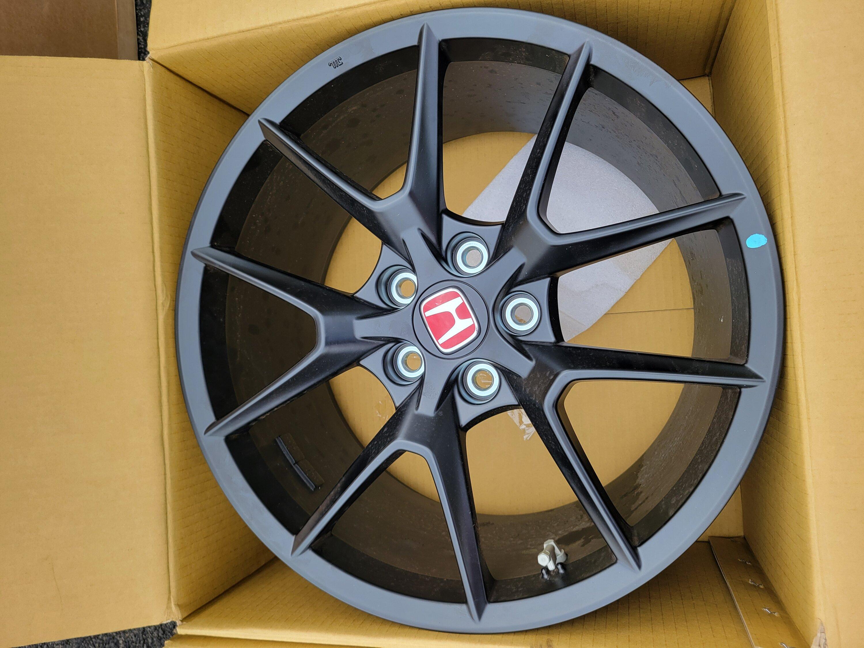 11th Gen Honda Civic OEM FL5 wheels 19x9.5 SOLD 20240704_142506