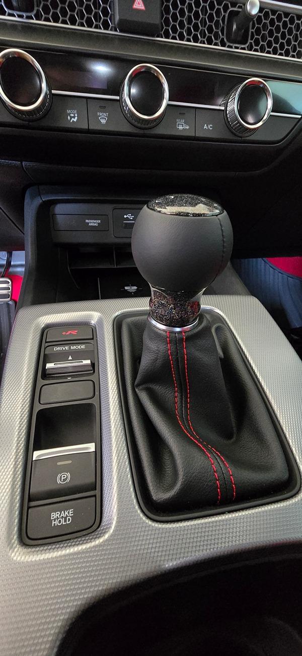 11th Gen Honda Civic Shift Knob installation on FL5R 20240822_170231