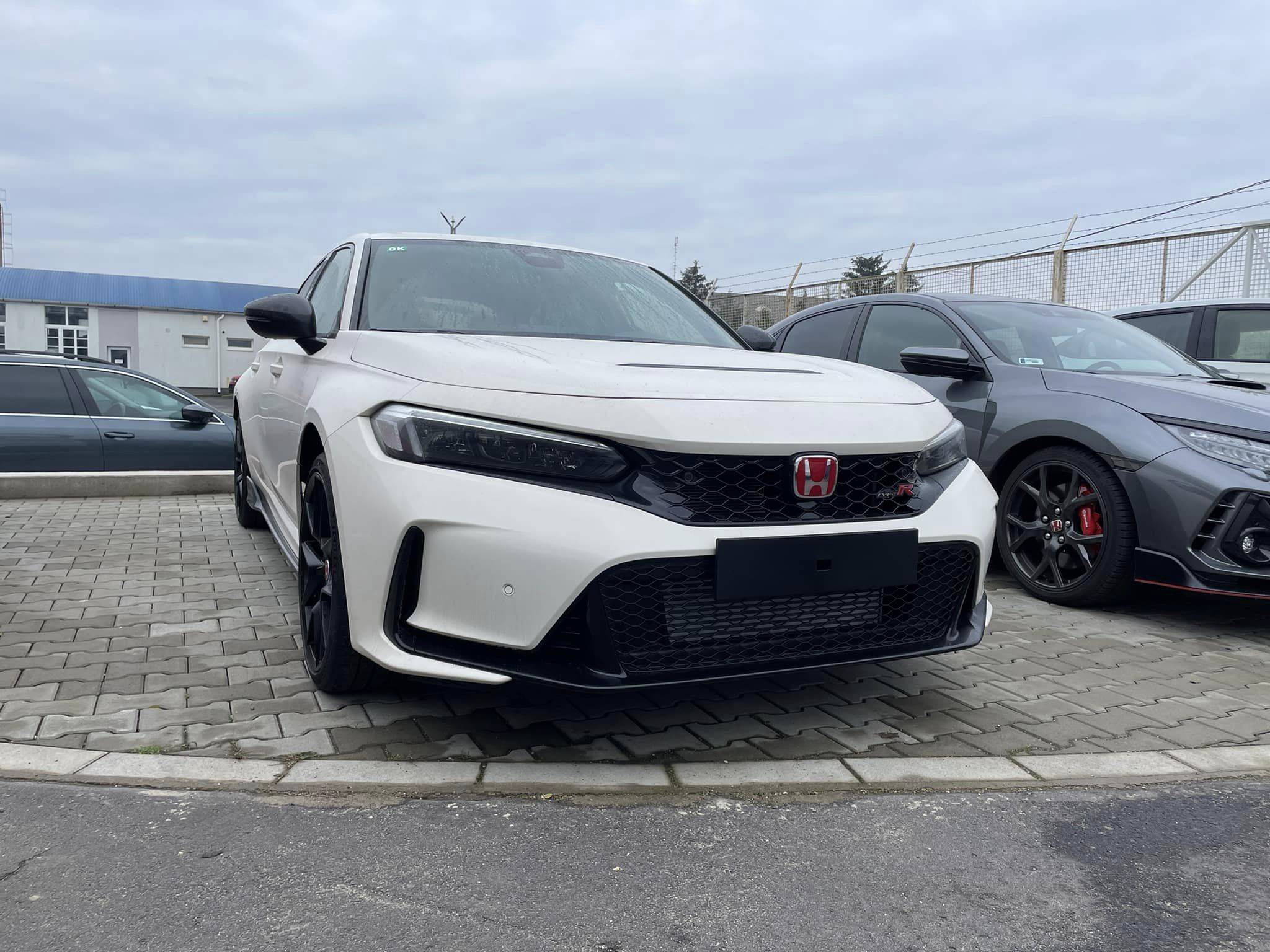 11th Gen Honda Civic Post your FL5 Civic Type R delivery pics! 🙌 📸 324296331_657646316159050_153773901817482356_n