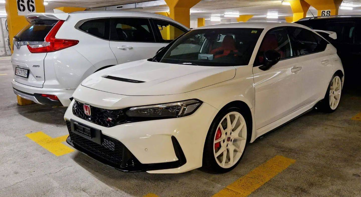 11th Gen Honda Civic Championship White FL5 Civic Type R w/ paint matched spoiler wing and OEM wheels 328949801_2327477840768419_7992098939040938695_n