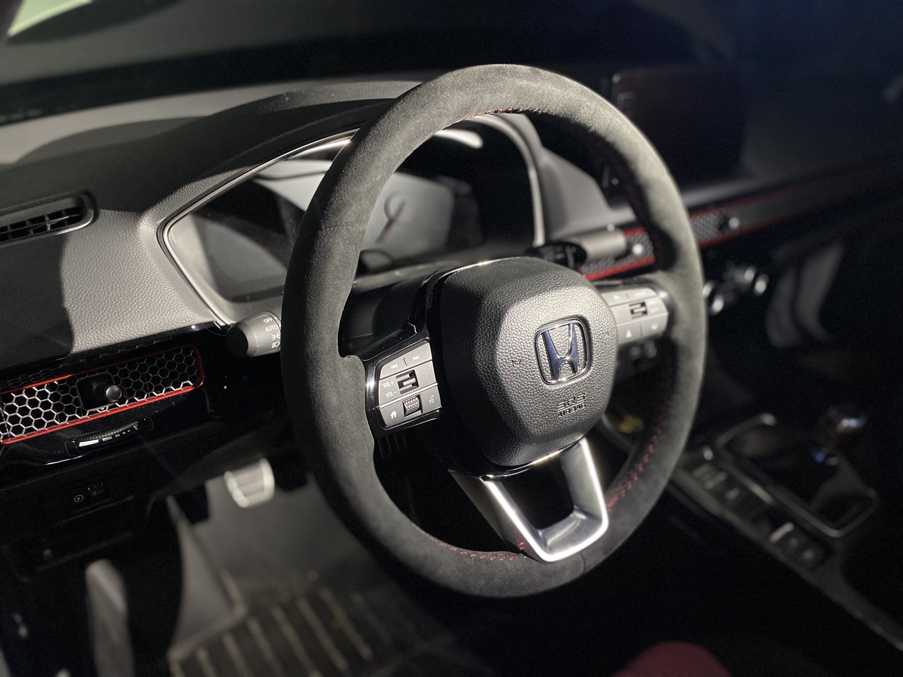 11th Gen Honda Civic First Si with OEM optional FL5 Type R steering wheel? 48CC0DC7-7646-465B-BDA2-DD8CEF7C6F24