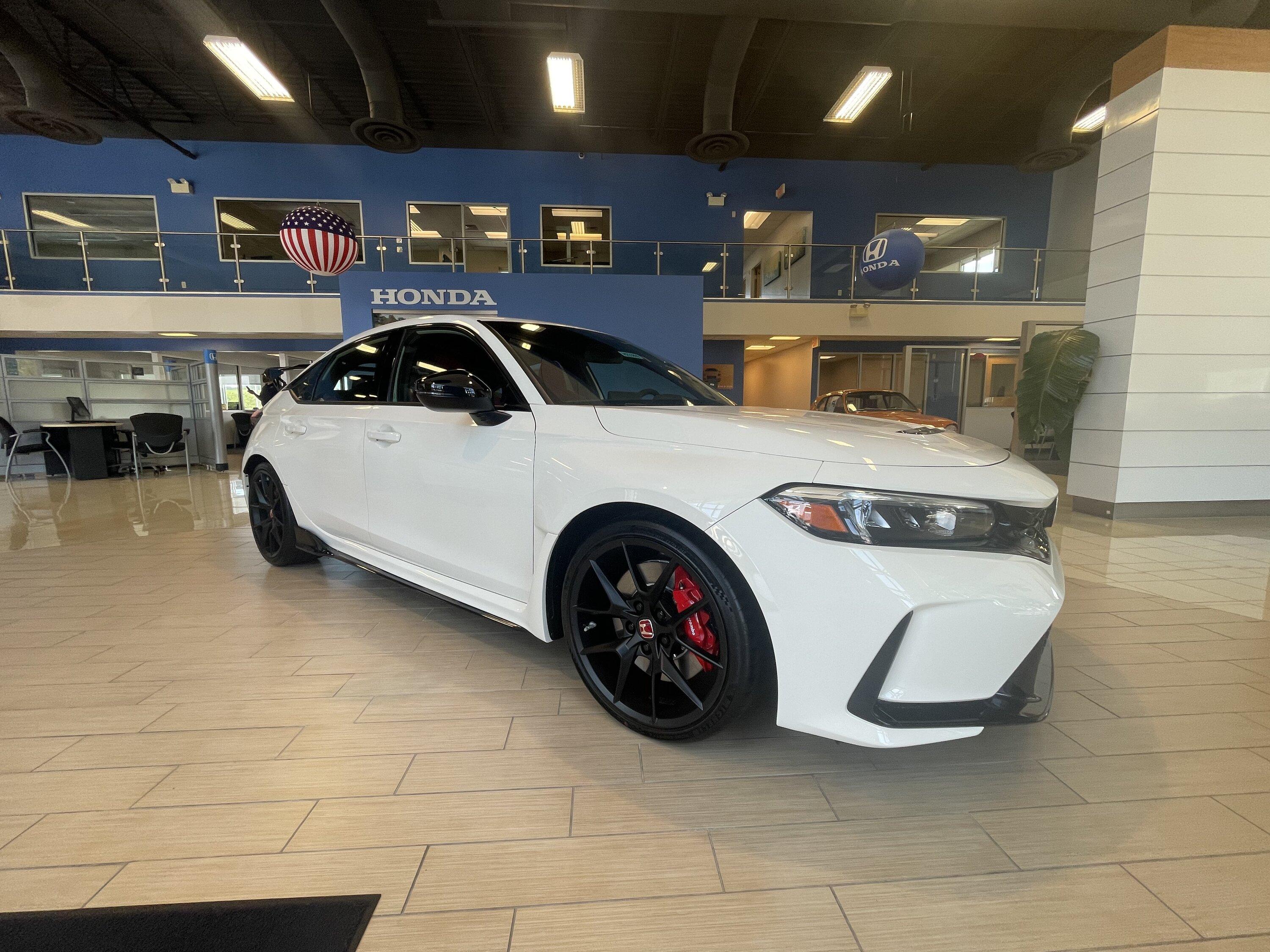 11th Gen Honda Civic Post your FL5 Civic Type R delivery pics! 🙌 📸 91FBED2D-F6ED-4867-AB71-9B0E6A7DF665