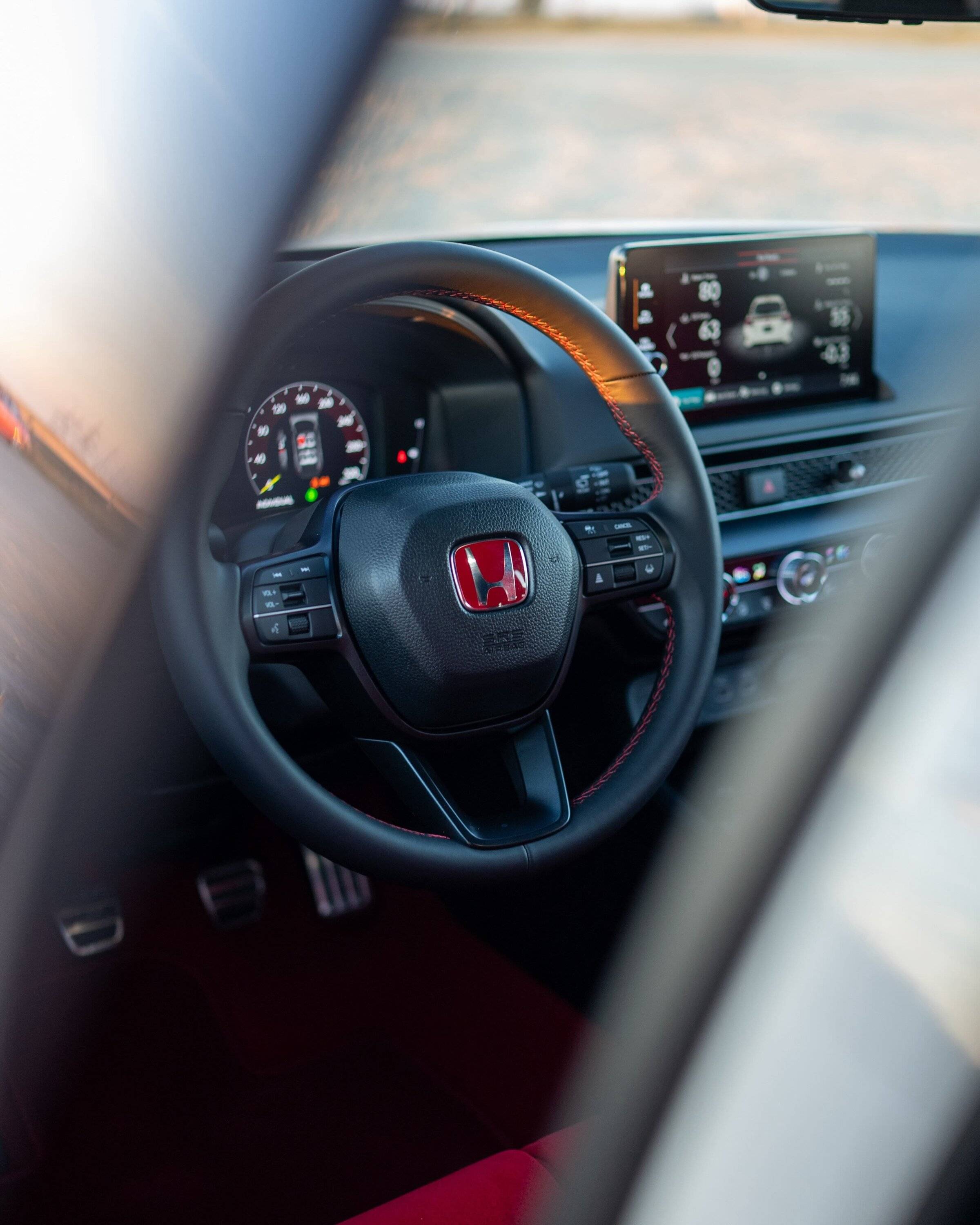 11th Gen Honda Civic POV photoshoot of Type R (YT Cool car crap car) _Z634782