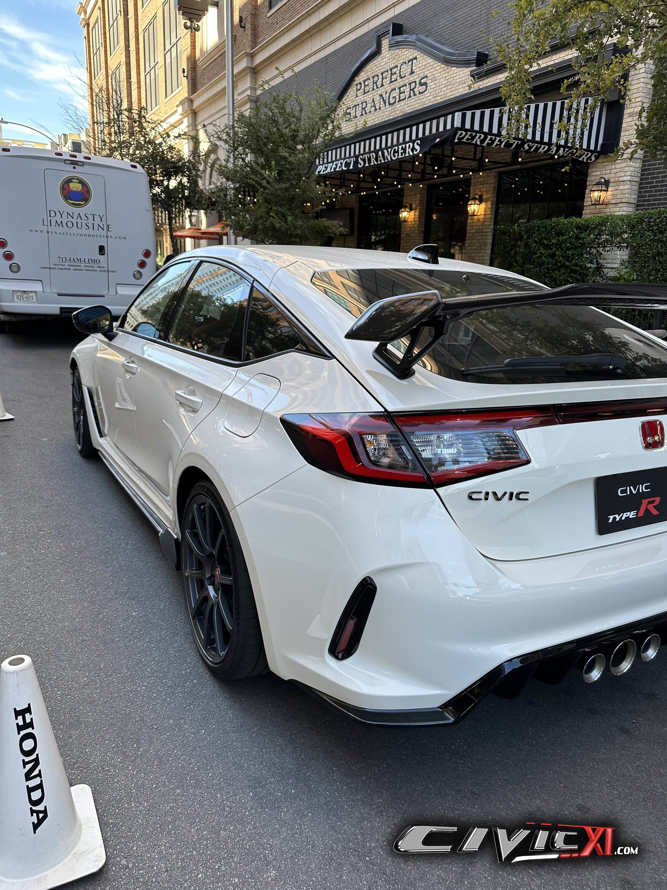 11th Gen Honda Civic Official CHAMPIONSHIP WHITE FL5 Type R Photos Thread Civic Type R FL5 vs FK8 3