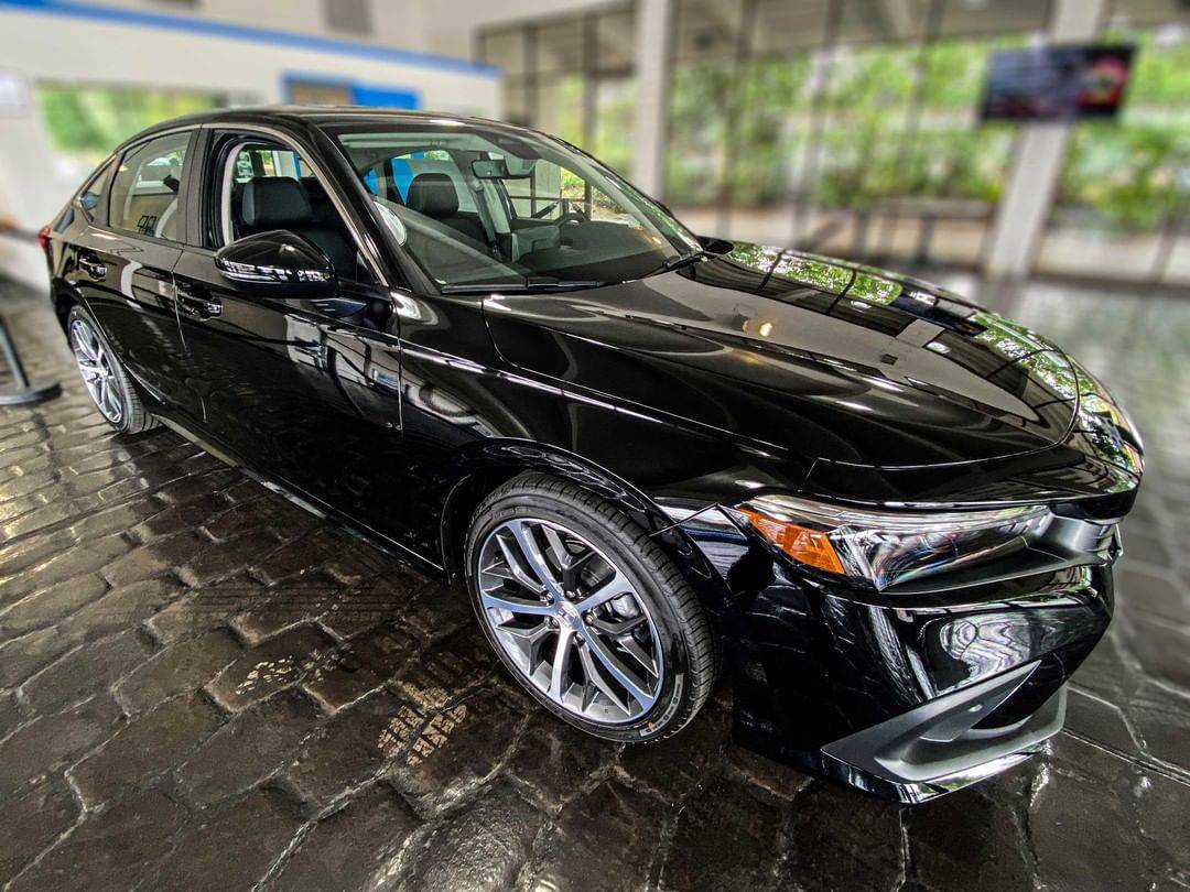CRYSTAL BLACK 2022 Civic Sedan Touring 4.jpg