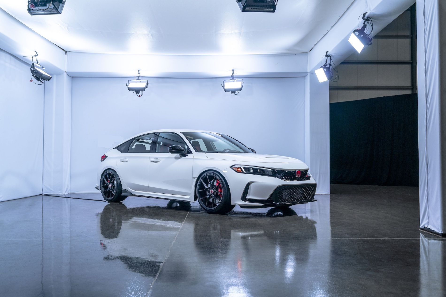 11th Gen Honda Civic OFFICIAL: 2023 Civic Type R Reveal Photos, Wallpapers & Videos dsc8583-1658335543