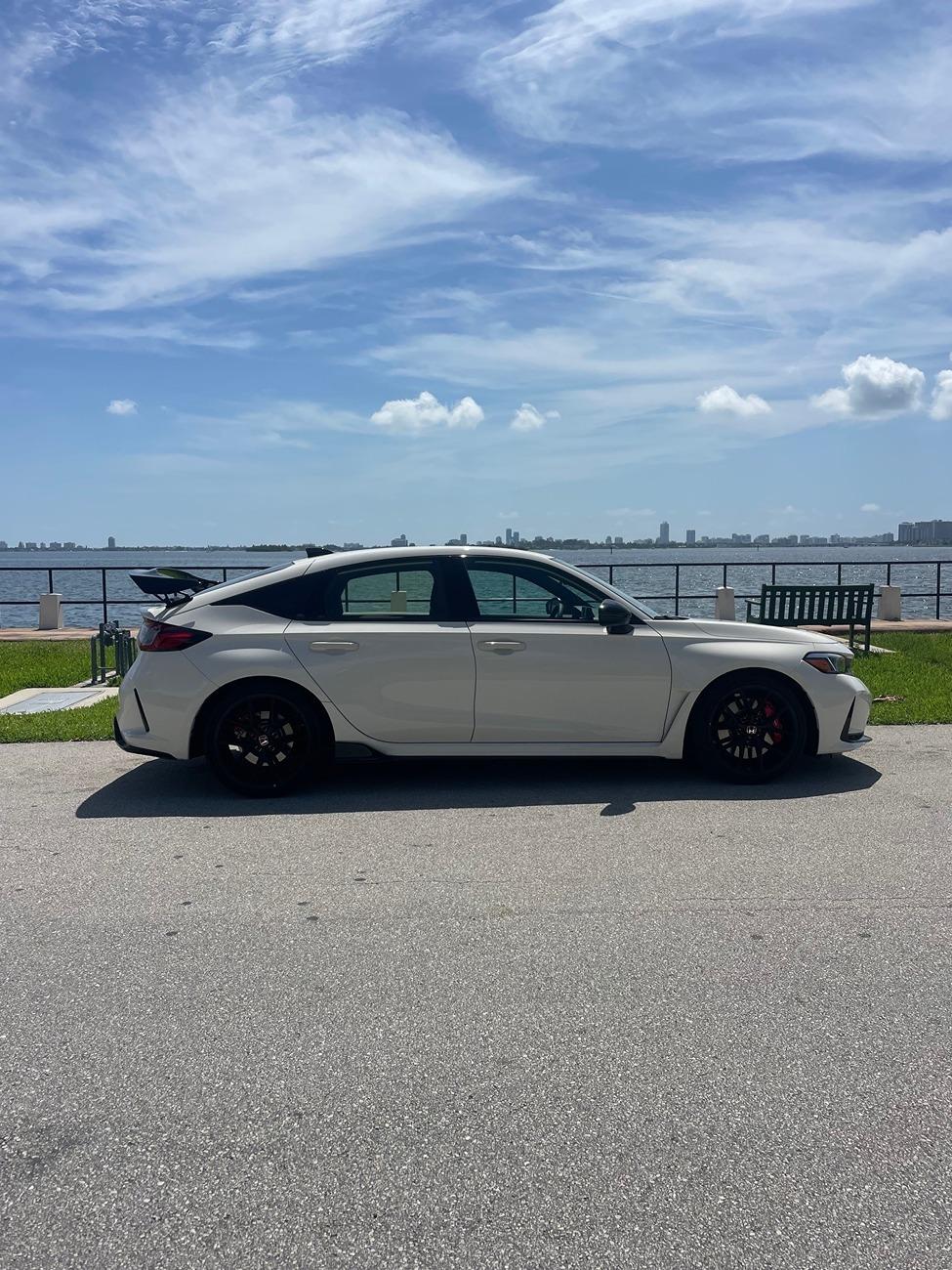 11th Gen Honda Civic Official CHAMPIONSHIP WHITE FL5 Type R Photos Thread Exterior