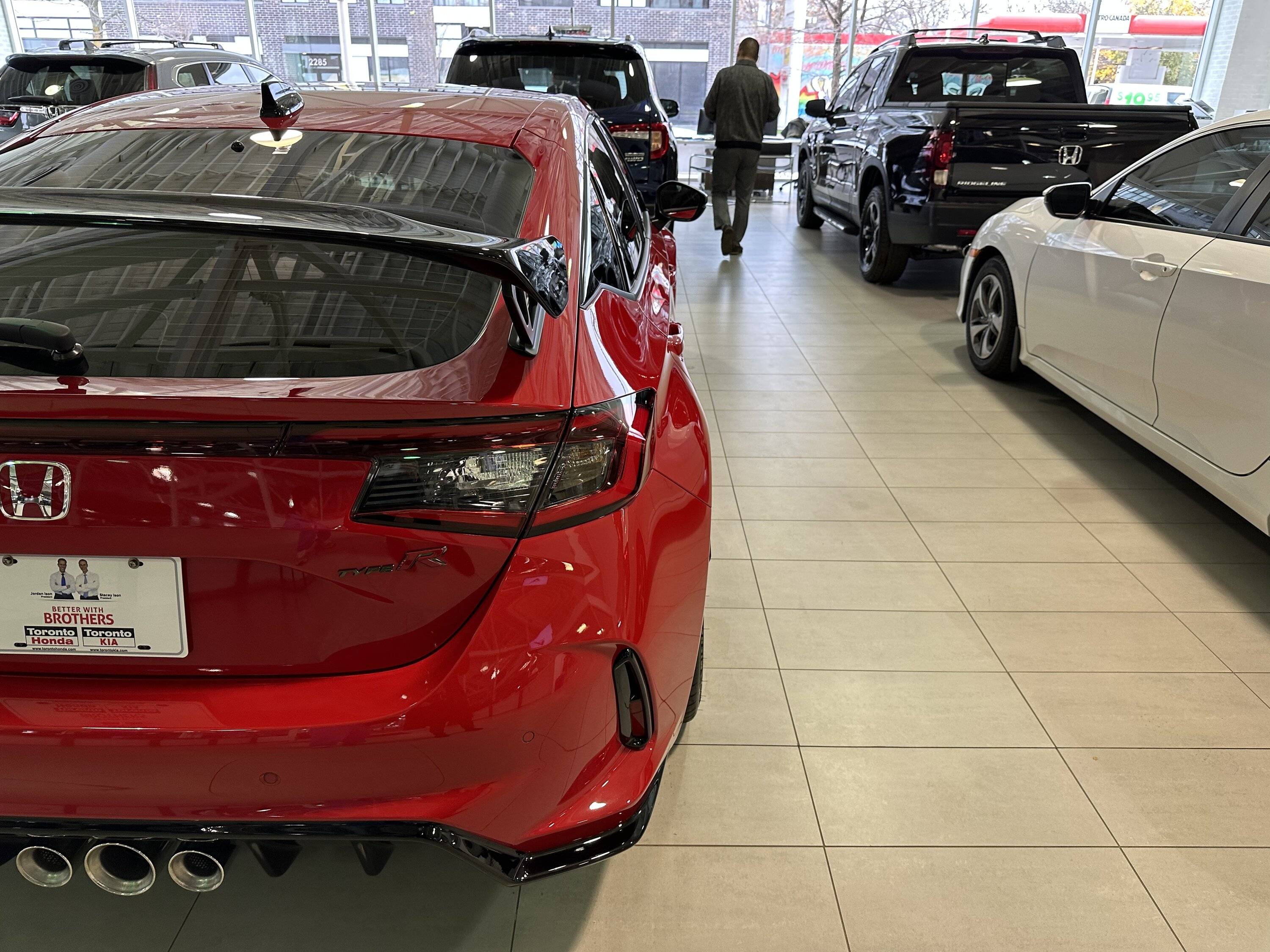 11th Gen Honda Civic Canadian dealer asked what colour Type R I want F4AF0B20-6087-44FF-B568-3F27A22172DA