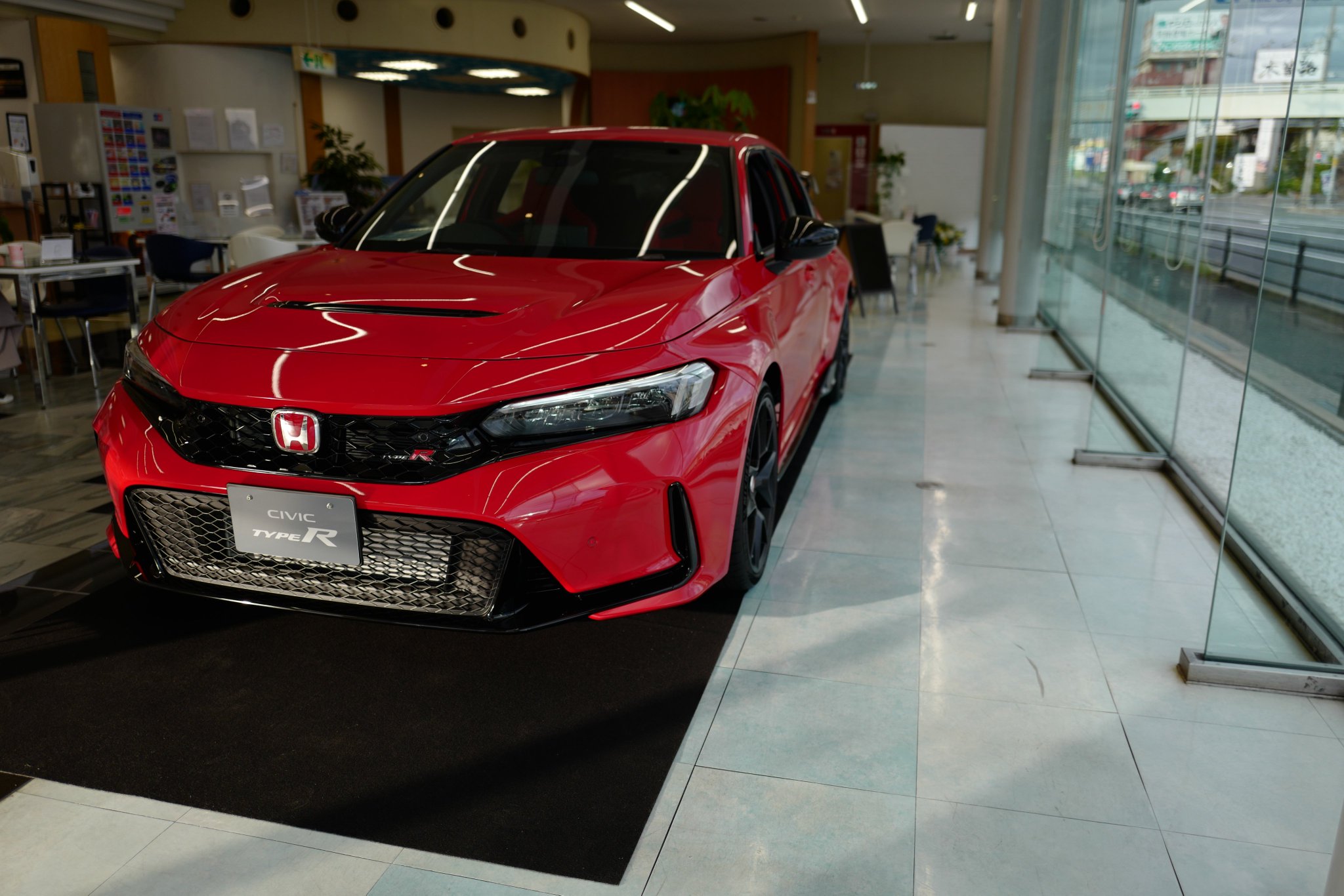 11th Gen Honda Civic First batch of production FL5 Civic Type R are out and about, bound for HK this time. ( RALLYE RED ) ❤️‍🔥 Fb-jEaOacAIcYpf