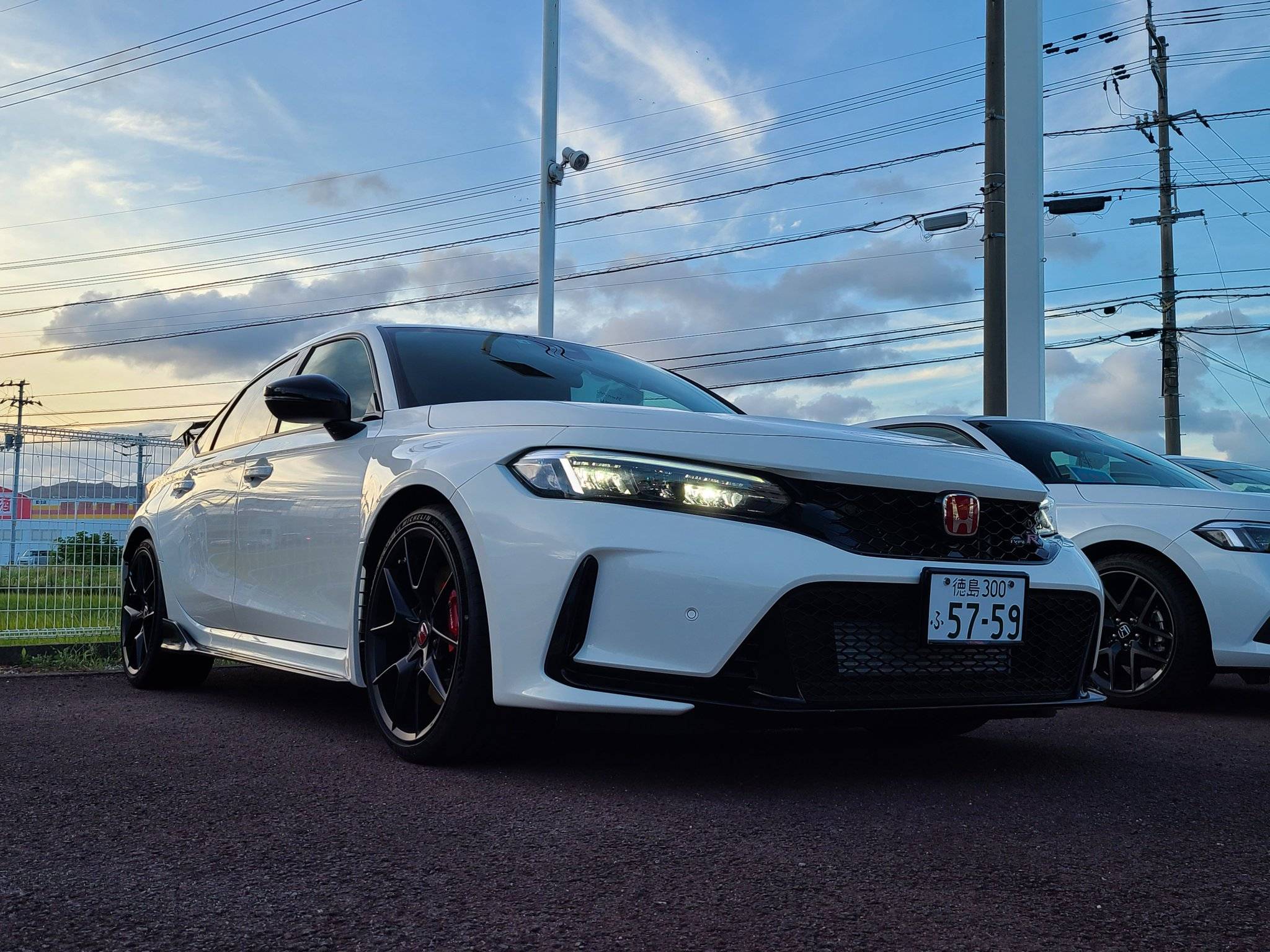 11th Gen Honda Civic Official CHAMPIONSHIP WHITE FL5 Type R Photos Thread Fb4yHc2aUAIae3U
