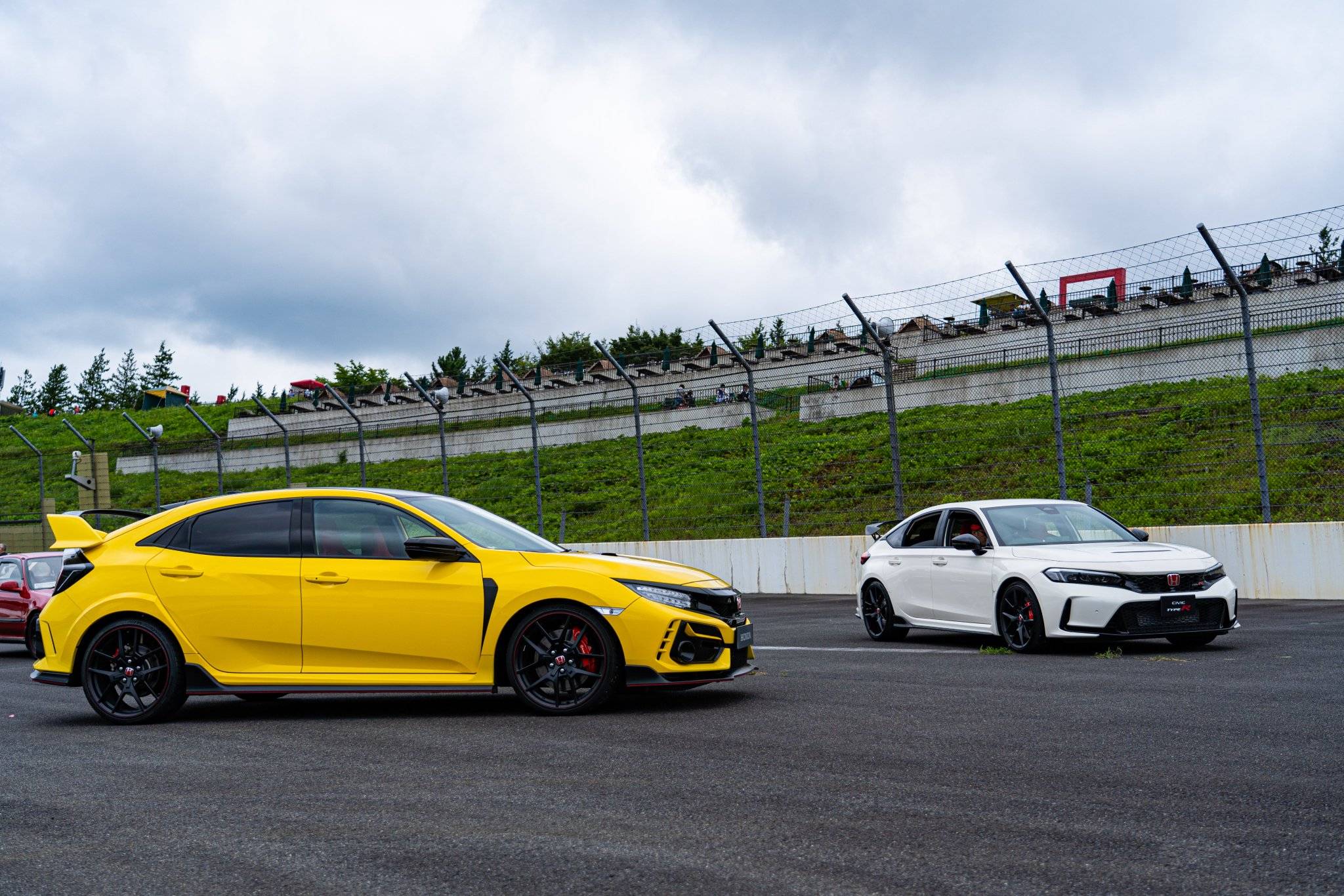 11th Gen Honda Civic Official CHAMPIONSHIP WHITE FL5 Type R Photos Thread Fb5MjVaUEAAboEJ