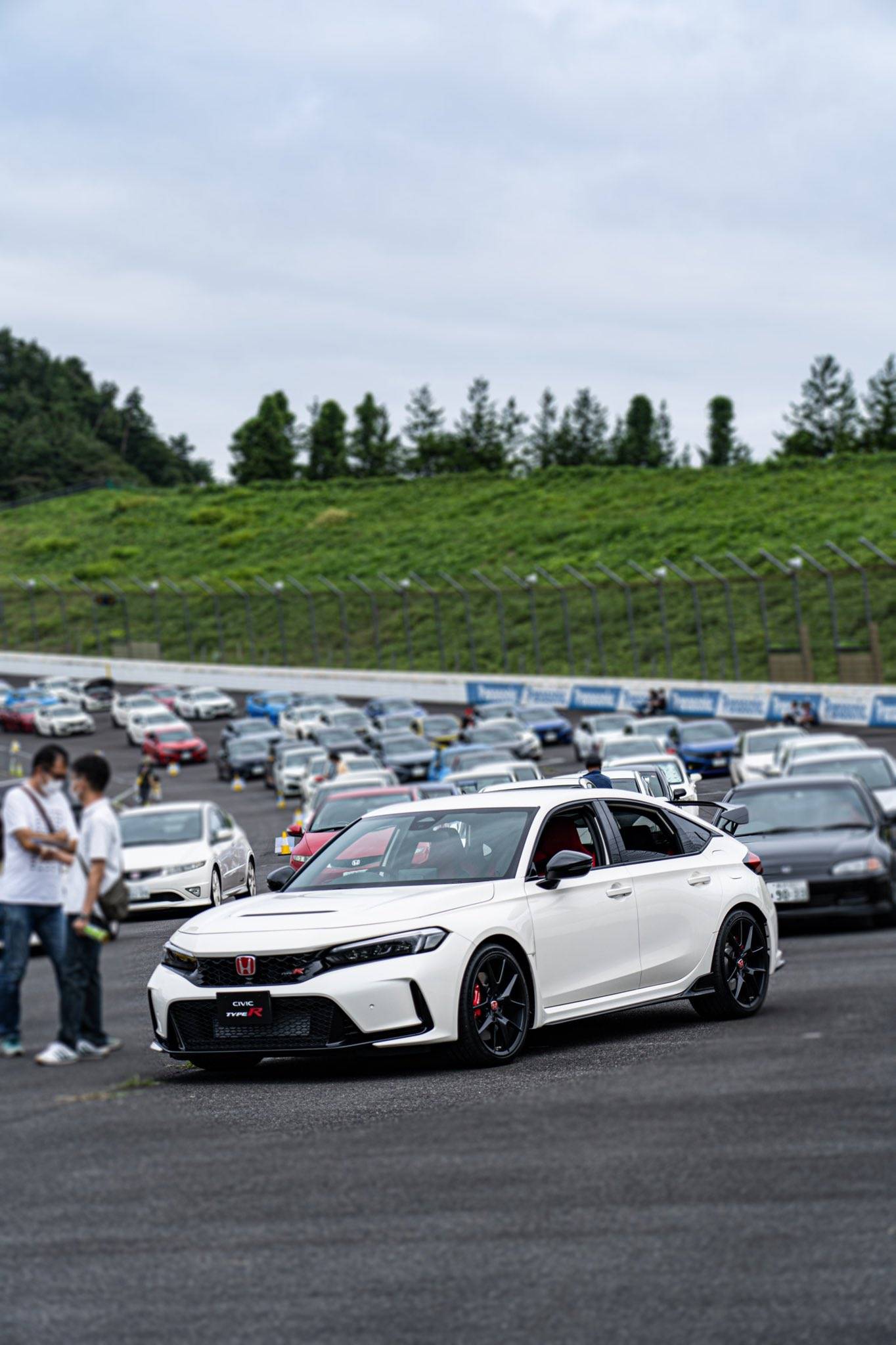 11th Gen Honda Civic Official CHAMPIONSHIP WHITE FL5 Type R Photos Thread Fb5U8AyUIAEGpi2