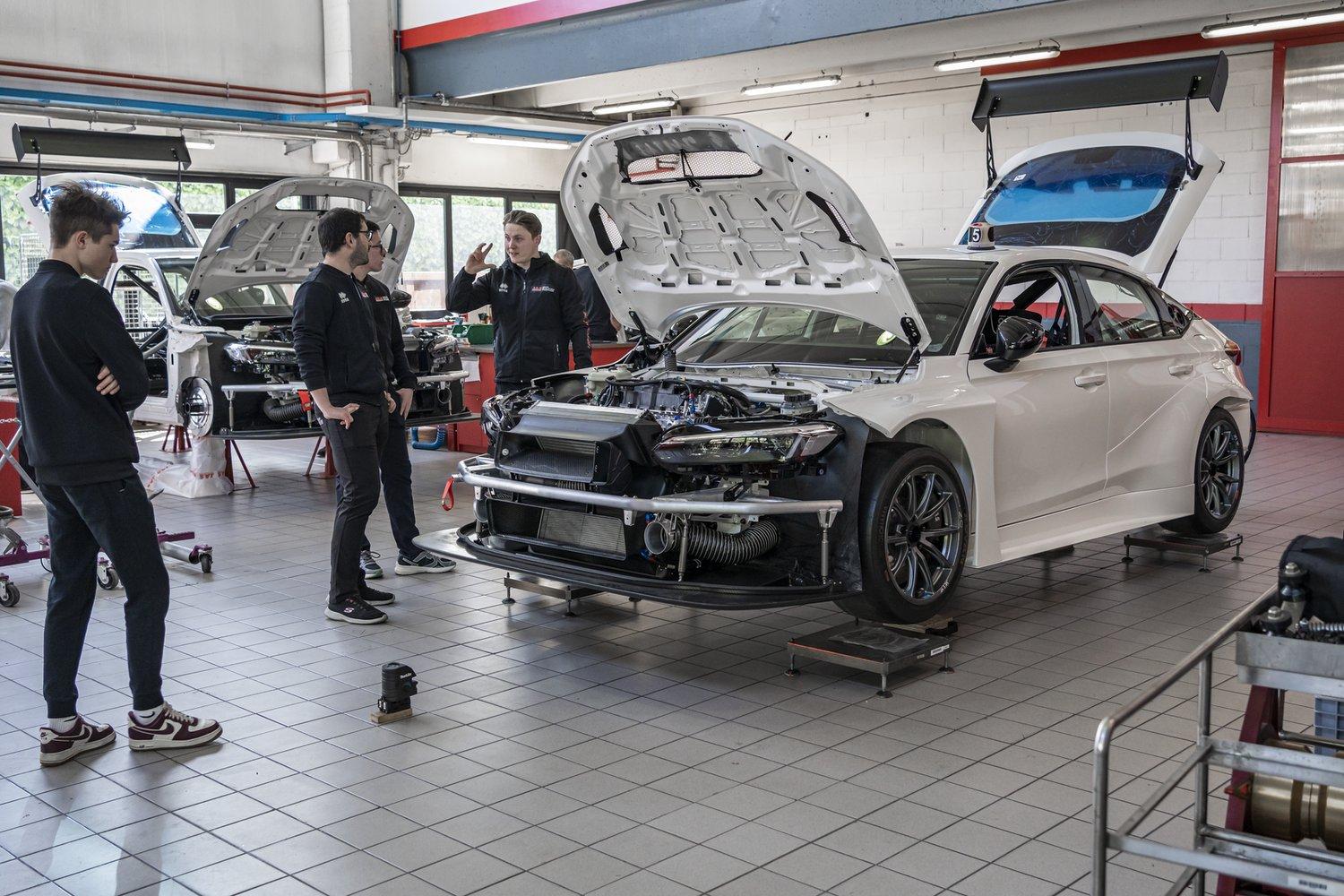 11th Gen Honda Civic DE5 HPD/JAS Motorsport TCR - What cooling modifications were done (comparison to the HPD FK8)? FuuS7hkWwAQ-jaa (1)