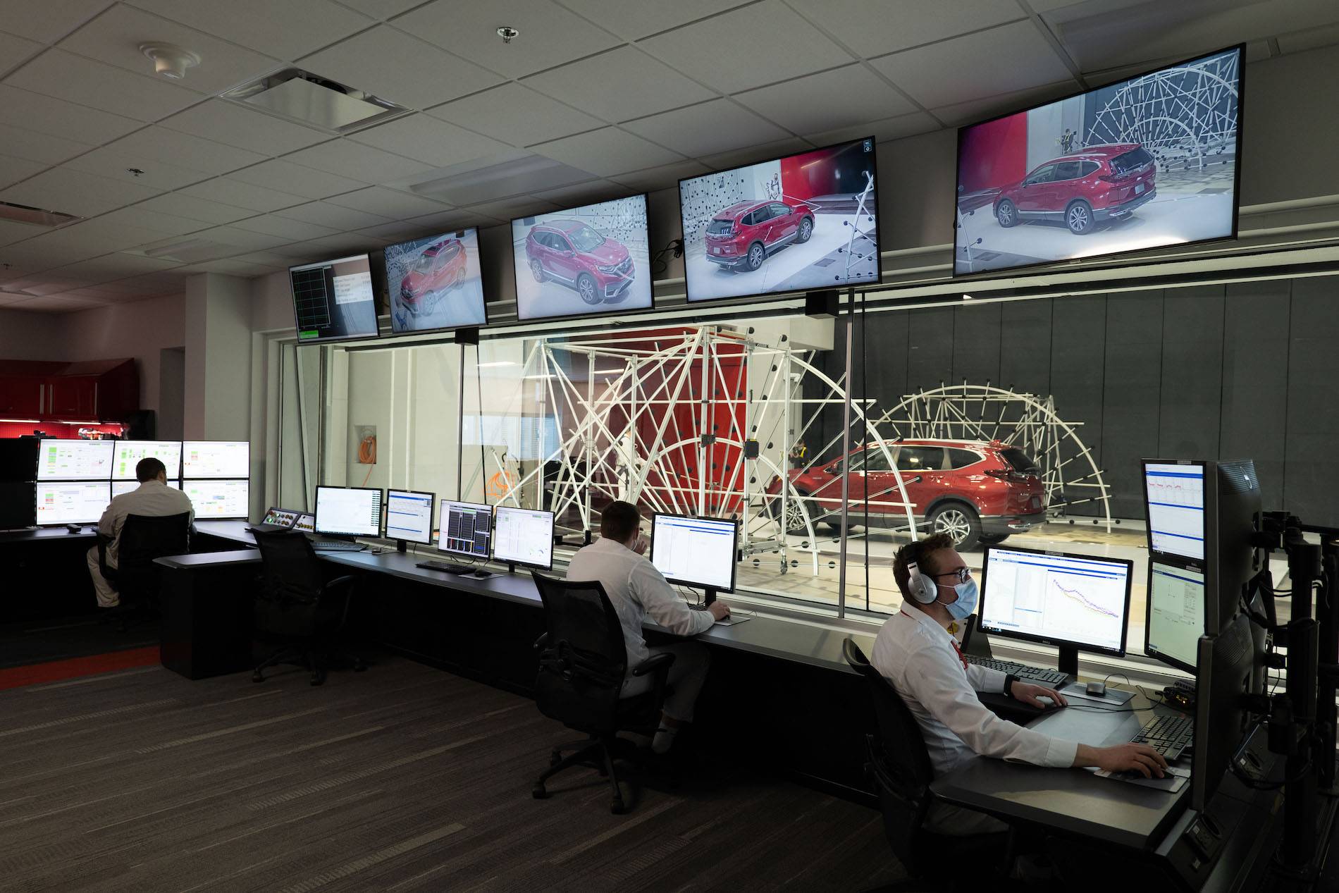 11th Gen Honda Civic Honda Opens New World-Class Wind Tunnel in Ohio Honda CR-V Hybrid Aeroacoustics Testing - Control Room
