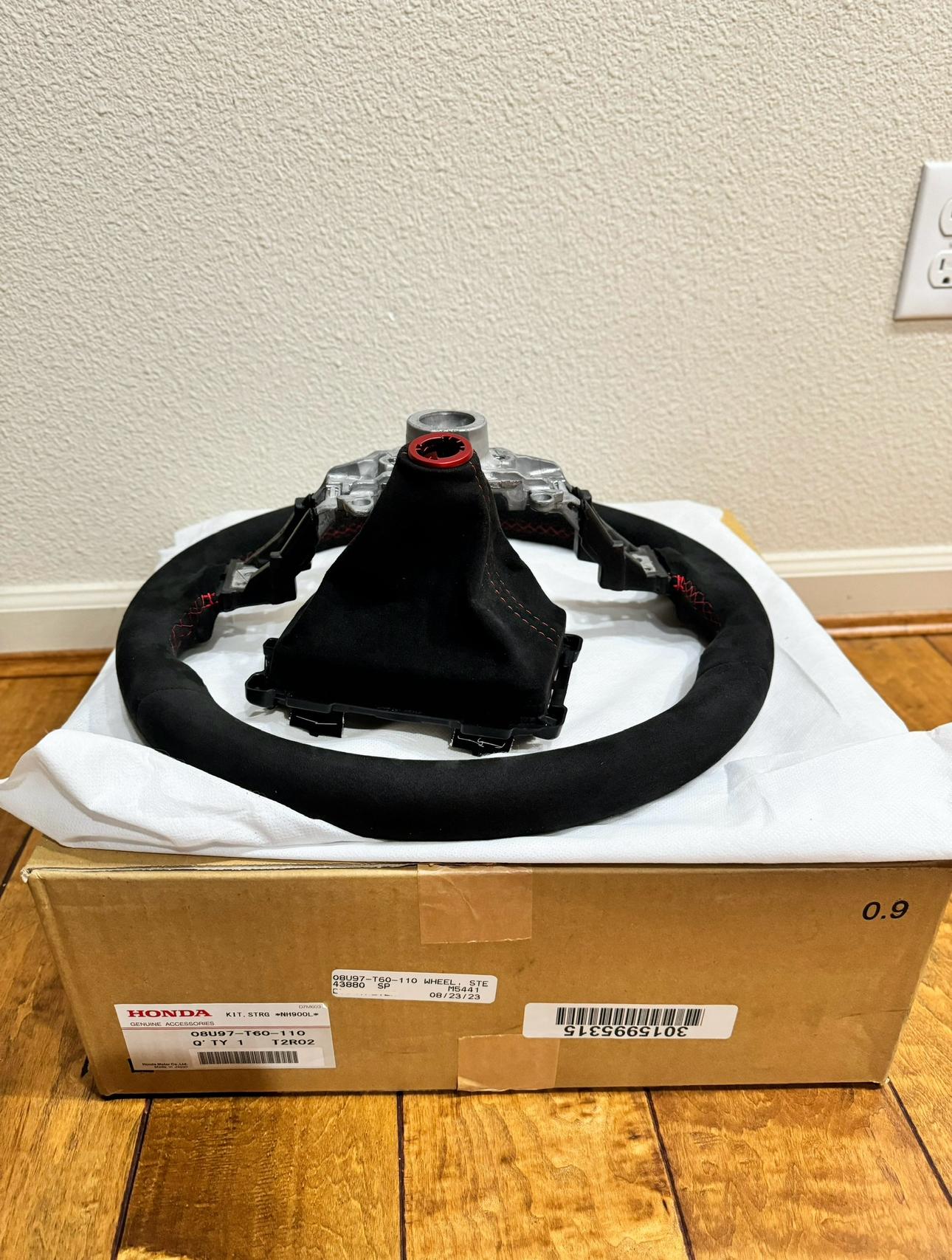 11th Gen Honda Civic FL5 Alcantara Wheel plus Overland boot with trim piece IMG_0363