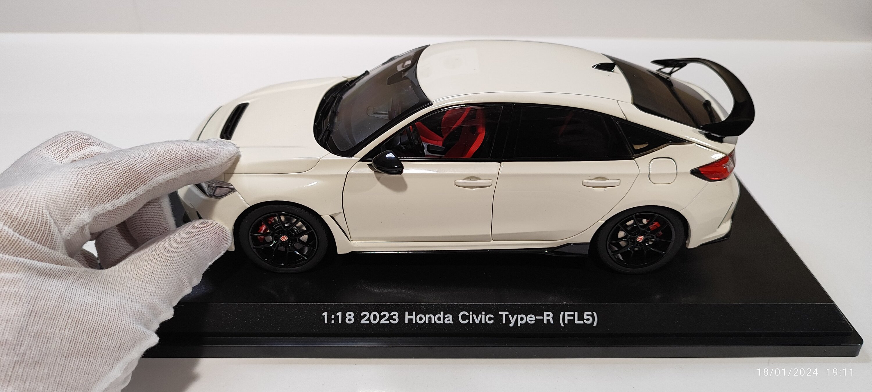 11th Gen Honda Civic Metal Die-Cast Model FL5 1:18 scale IMG_20240118_191121