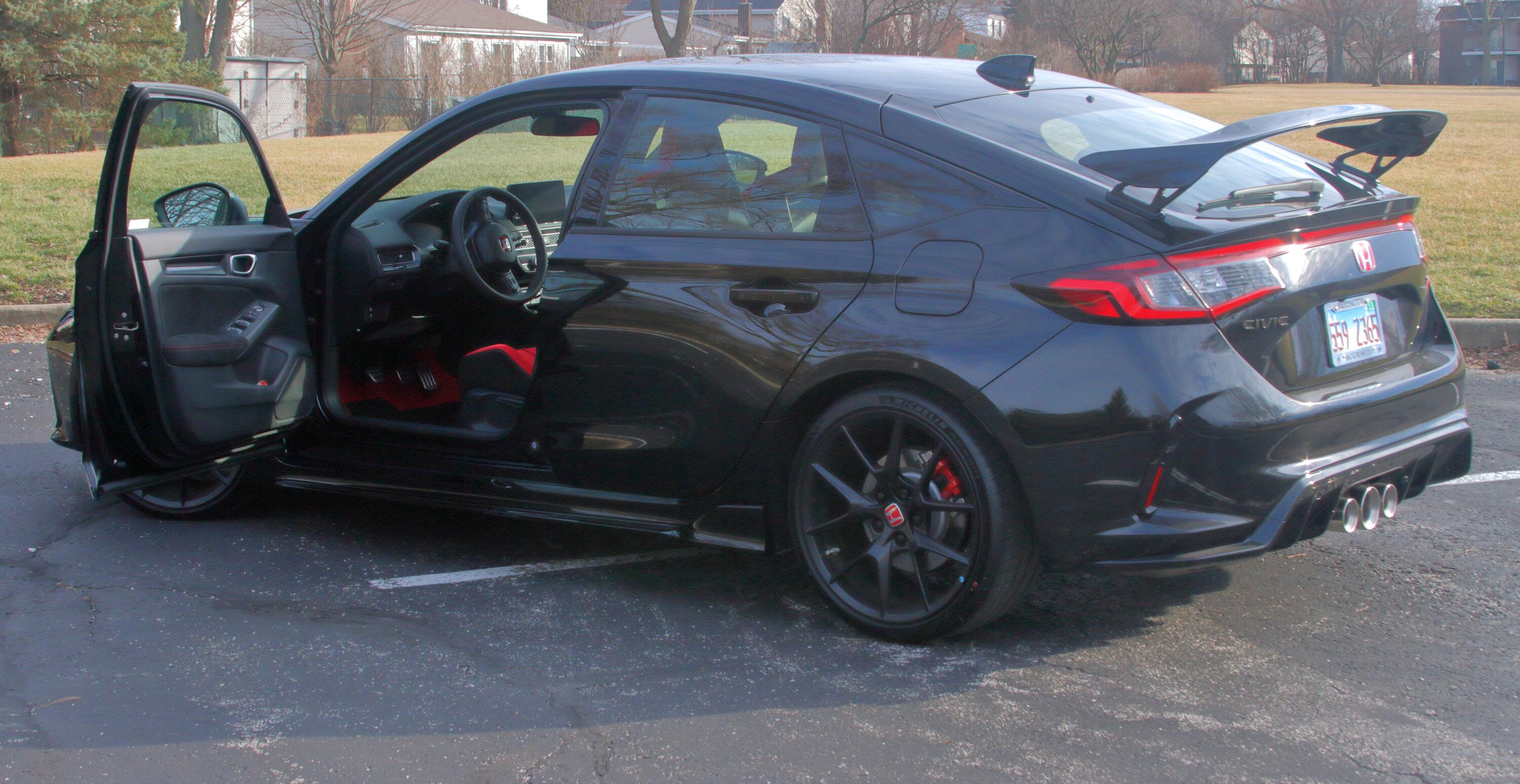 11th Gen Honda Civic Official CRYSTAL BLACK PEARL FL5 Type R Photos Thread IMG_9937-FL5-door-open.JPG