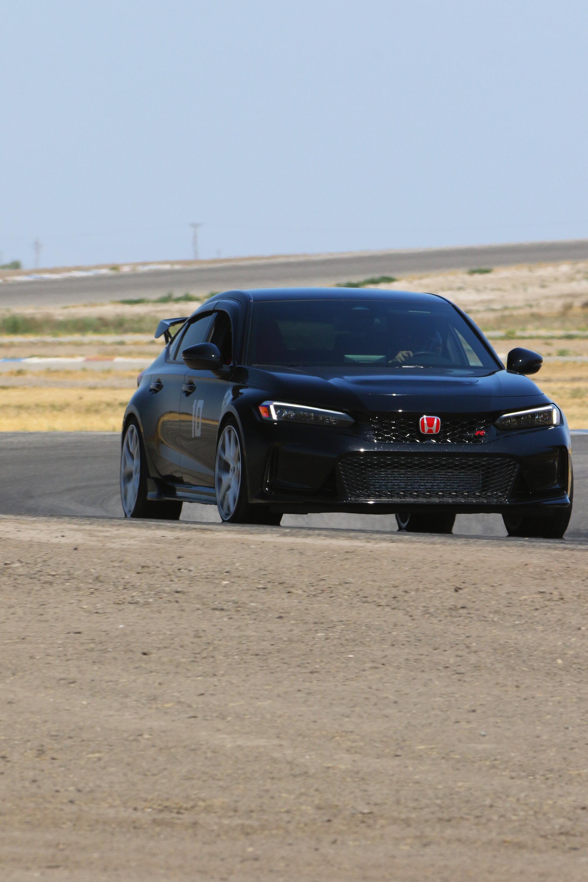 11th Gen Honda Civic Official CRYSTAL BLACK PEARL FL5 Type R Photos Thread Jun-25-2023-Speed SF (Sun)-Green and Blue Group-Session 3 (Sunset)-BW3_7561_Jun2523_1045AM_Cal