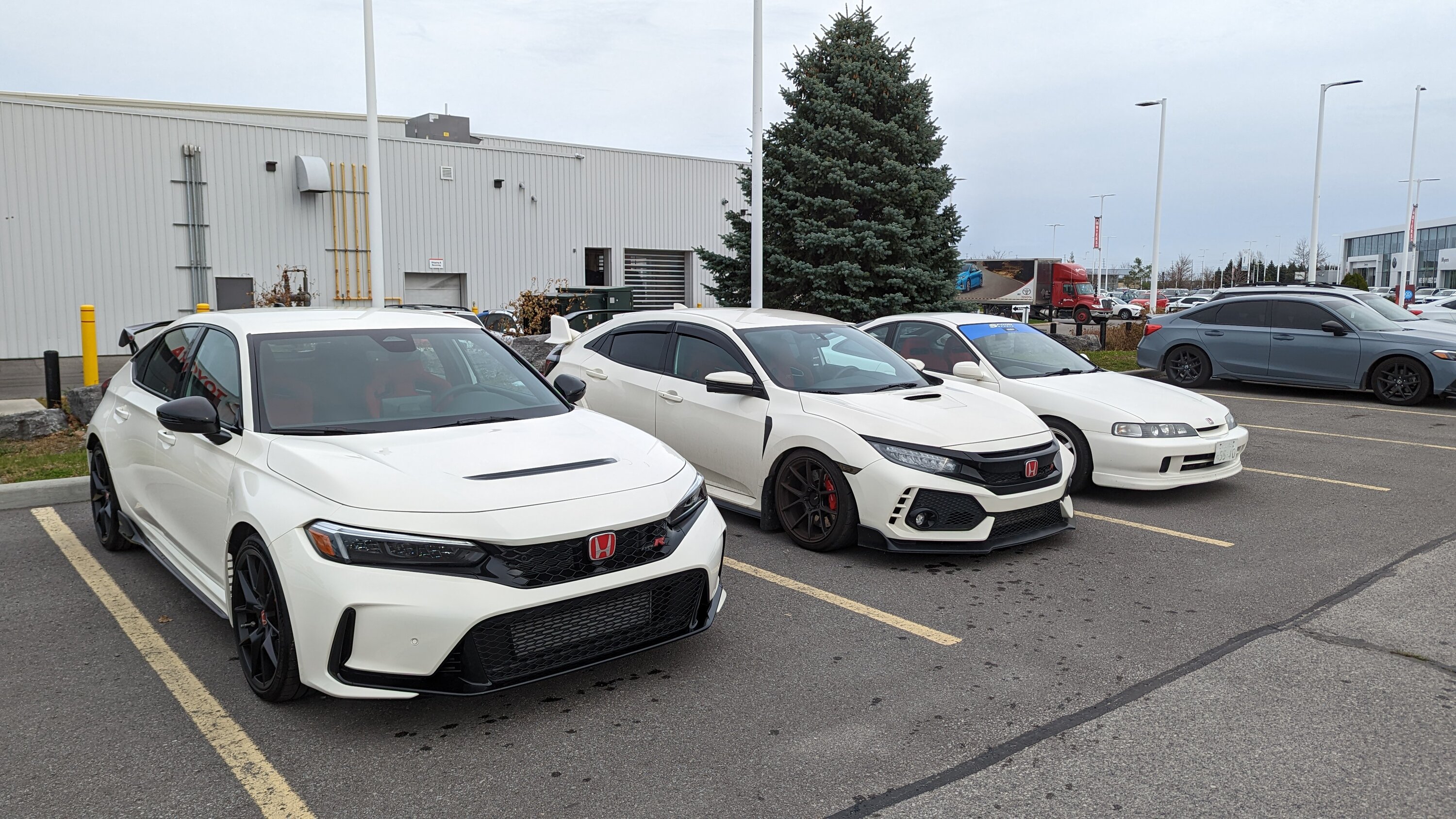 11th Gen Honda Civic Canadian dealer asked what colour Type R I want PXL_20221111_191713348.MP