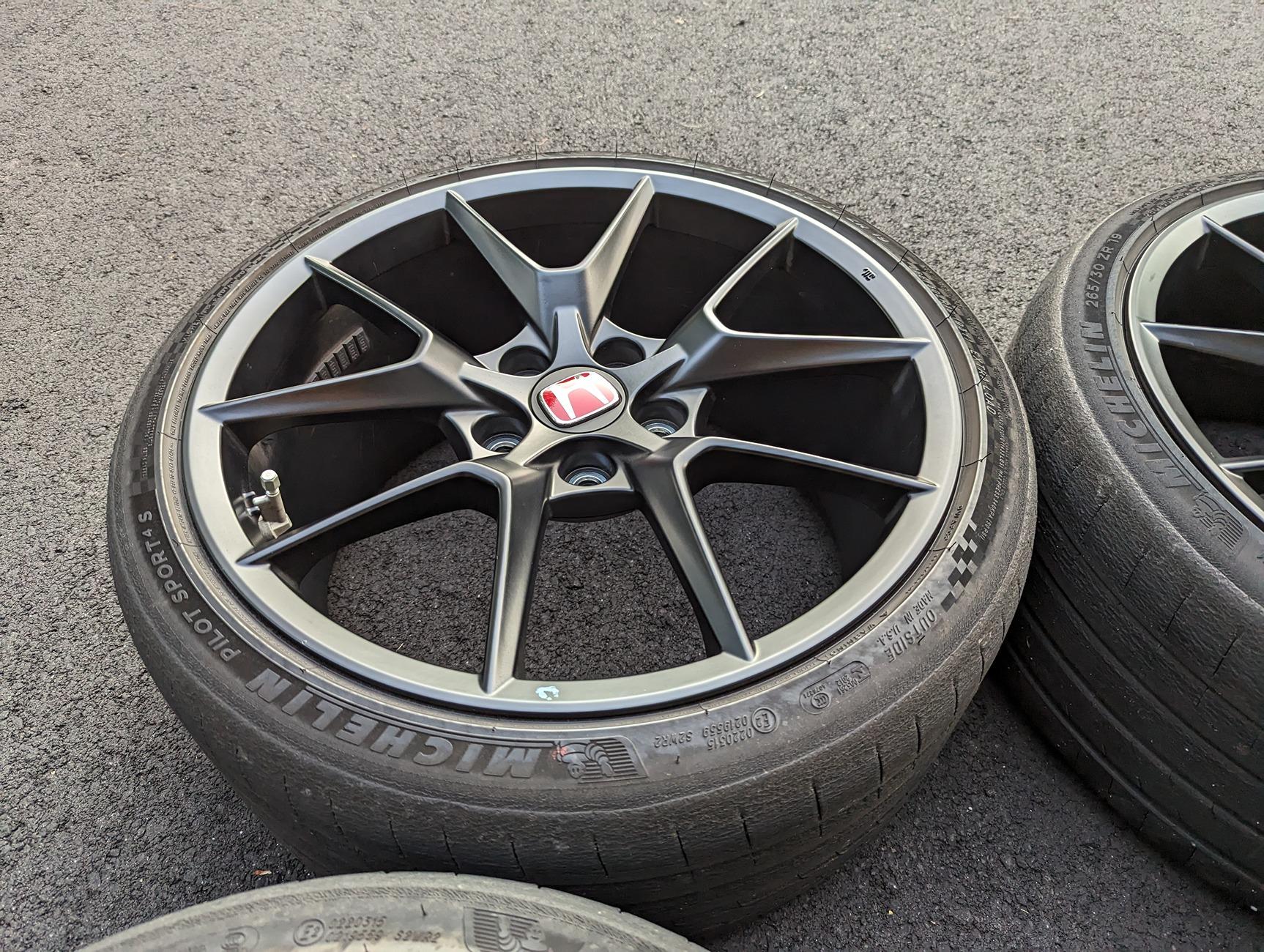 11th Gen Honda Civic FL5 OEM 19" wheels (4) $1000 PXL_20240707_232517572