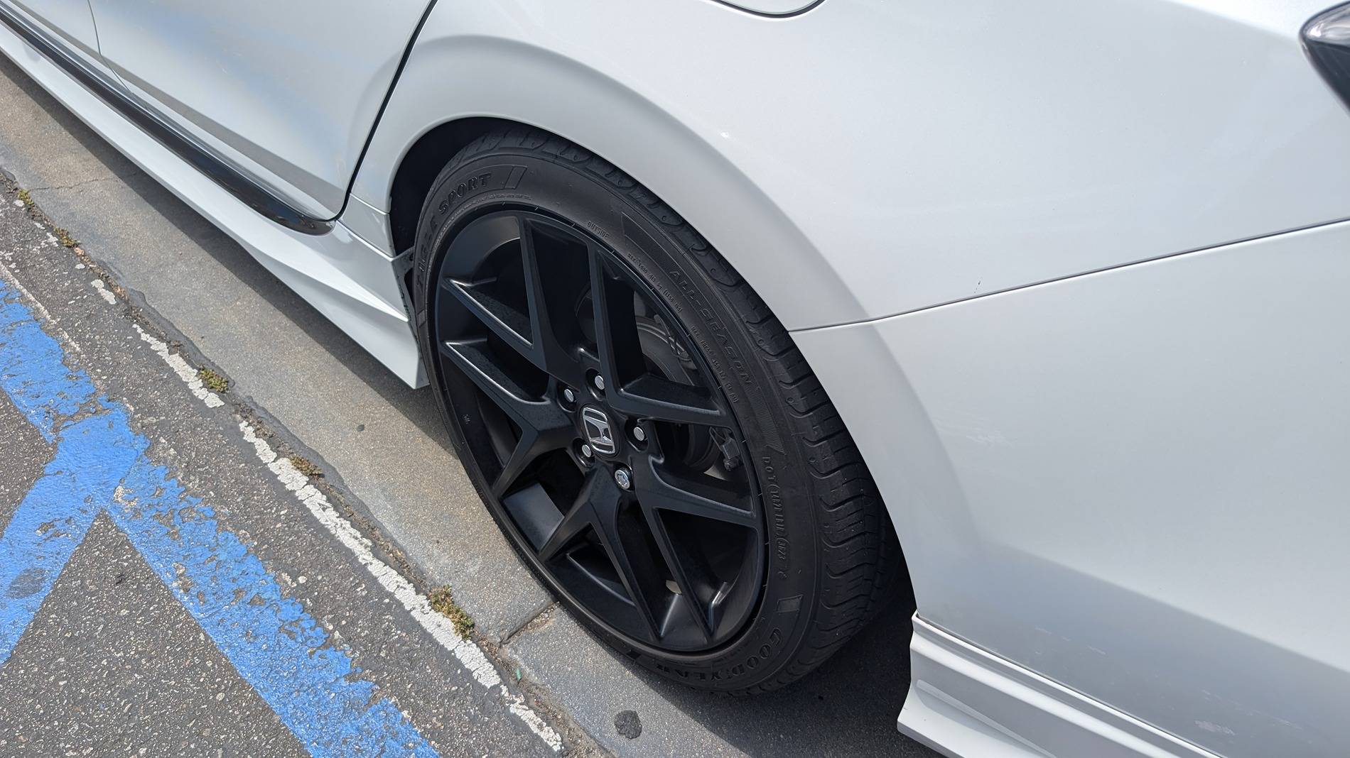 11th Gen Honda Civic 24 Si, OEM wheels/Eibach pro kit springs/20mm Garage line spacers PXL_20250524_205815490