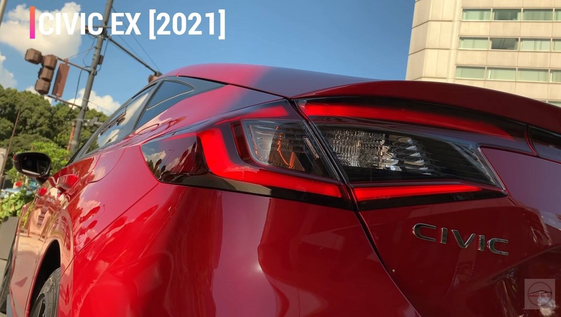 11th Gen Honda Civic Video: Crystal Red (R565M) 2022 Civic Hatchback Premium Screenshot_20210908-121817_YouTube-01