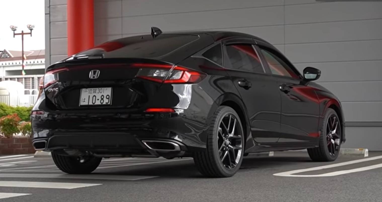 11th Gen Honda Civic 2022 Civic hatchback in Crystal Black Pearl Screenshot_20210910-165132_YouTube-01