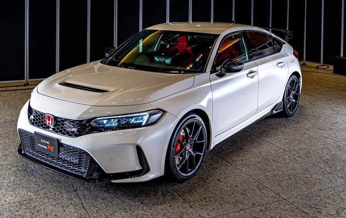 Championship White 2023 Civic Type R FL5 in beautiful new photos